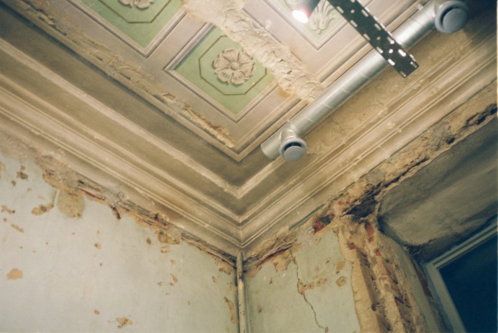 Hoe ontstaat schimmel in huis?